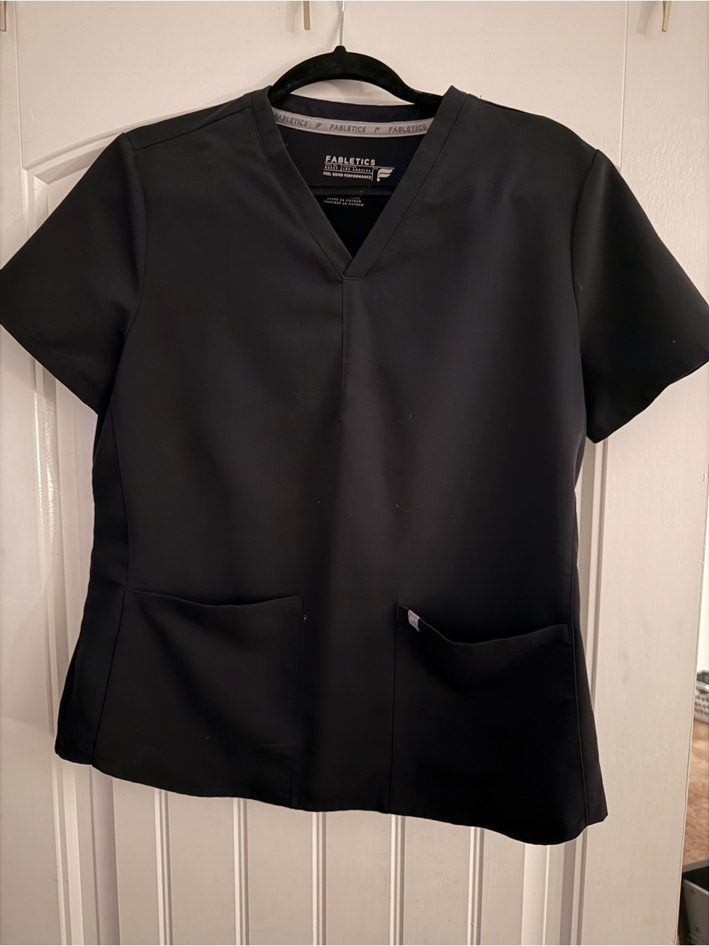 Fabletics Black V-Neck Short Sleeve Scrub Top